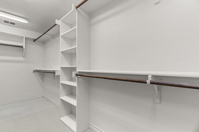 Building Photo - 5811 Oak Creek Drive