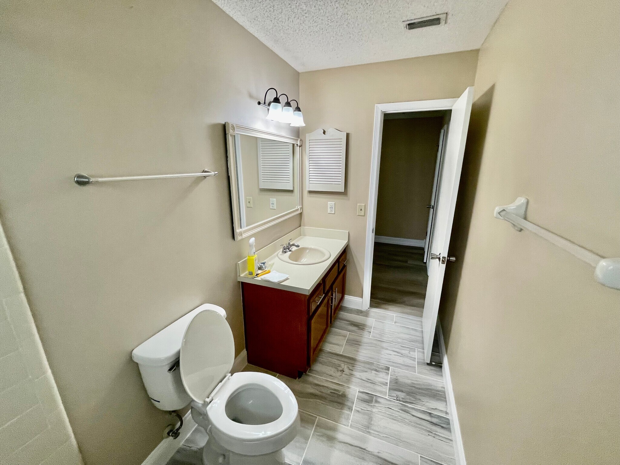 Building Photo - 10439 Inverness Dr