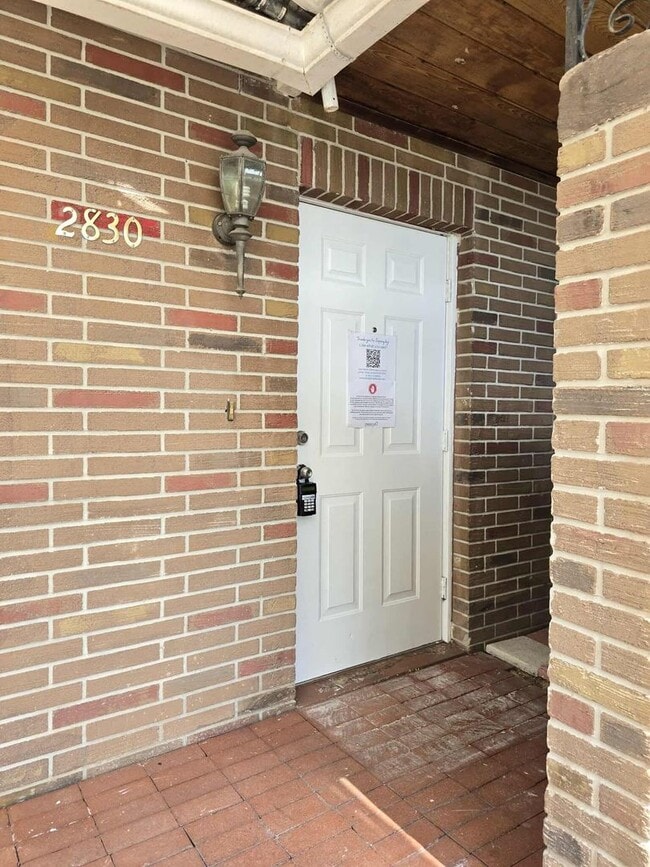Building Photo - 2 bed / 1.5 bath Townhouse for RENT