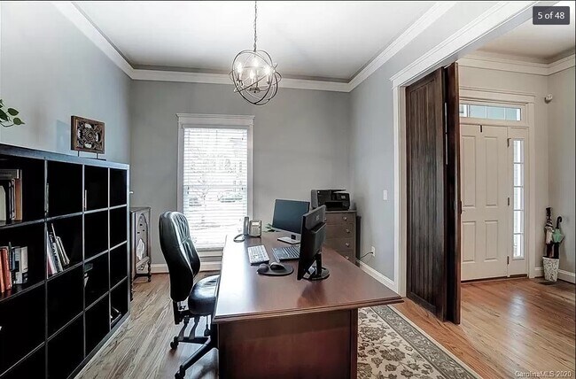 Building Photo - 6036 Daphne Circle