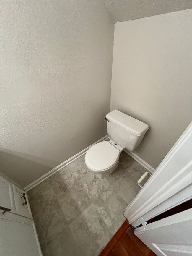 Building Photo - FINALLY A 2 BEDROOM 2.5 BATH IN LAWRENCEVILLE!