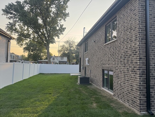 Building Photo - 4951 W 86th St