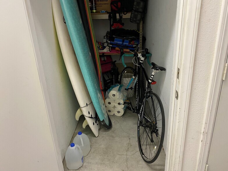 secure storage room - 924 Hornblend St