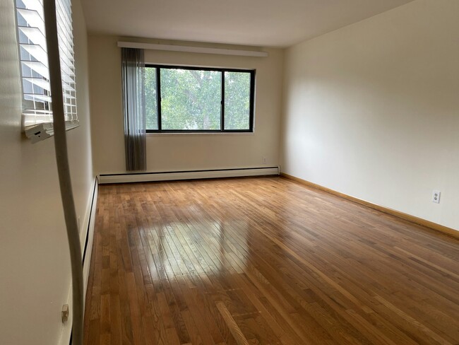 Building Photo - 2210 Pillsbury Ave