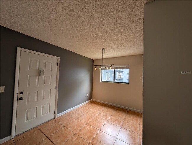 Building Photo - 2439 Oak Park Way
