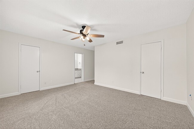 Building Photo - 10602 Longmont Dr