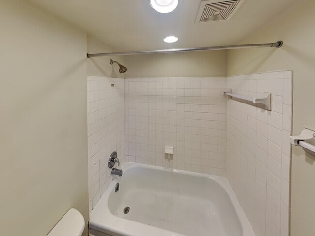 Building Photo - 31 Chittenden Ave
