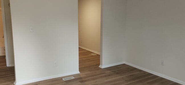 Building Photo - 202 Selwyn Alley