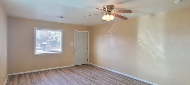 Building Photo - UPDATED HOME IN NORTH CLOVIS
