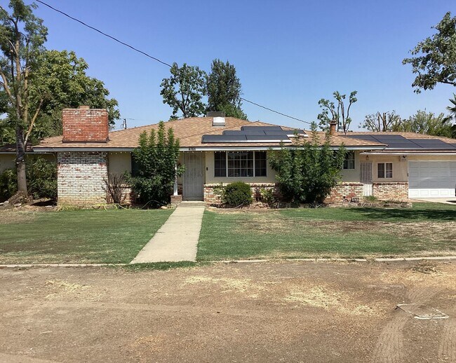 Primary Photo - 4761 E Richert Ave