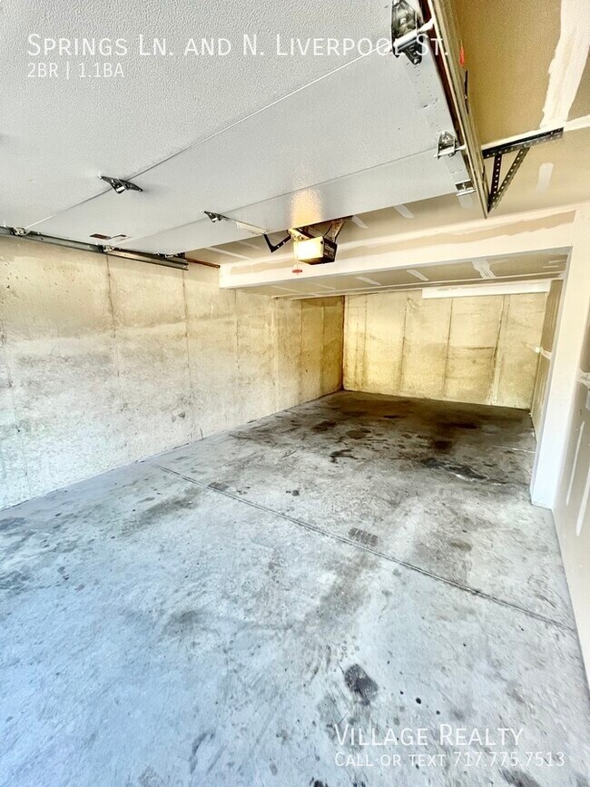 Building Photo - 155 Springs Ln