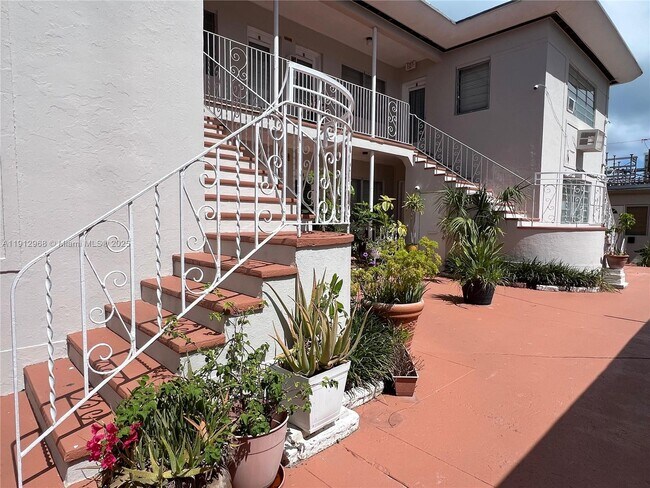 Building Photo - 6949 Byron Ave