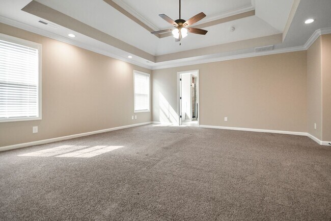 Building Photo - Pet Friendly Four Bedroom!