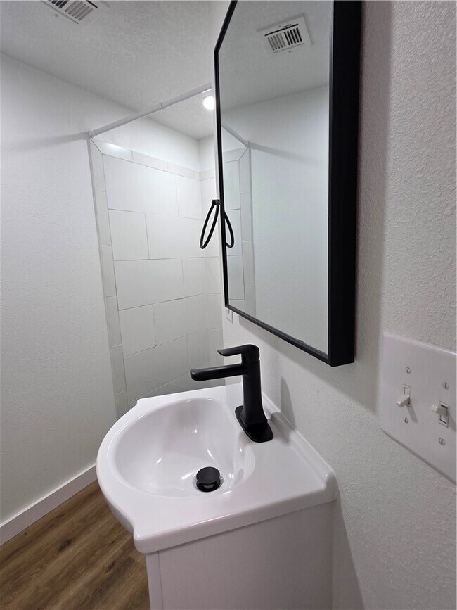 Building Photo - 2304 SE Jayel Terrace