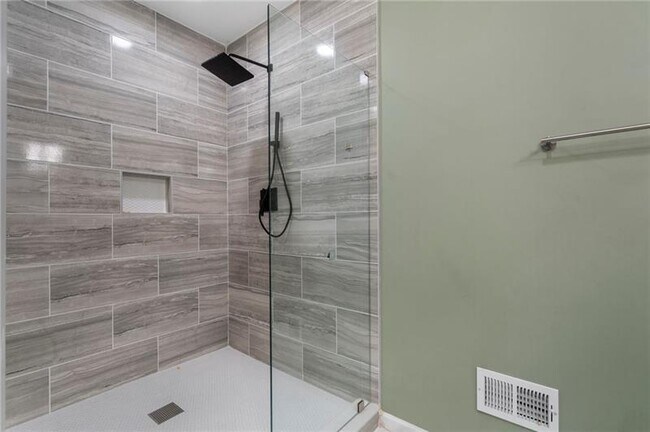 Building Photo - 3142 Chamblee Gap Rd