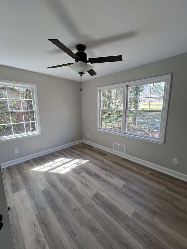 Building Photo - 1051 Crooked Creek Rd