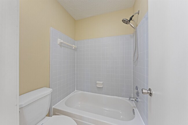 Building Photo - 211 Scarlet Maple Dr