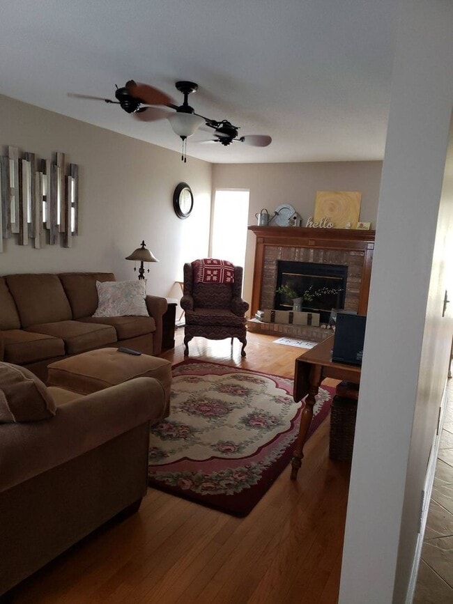 Building Photo - 404 Silk Oak Dr