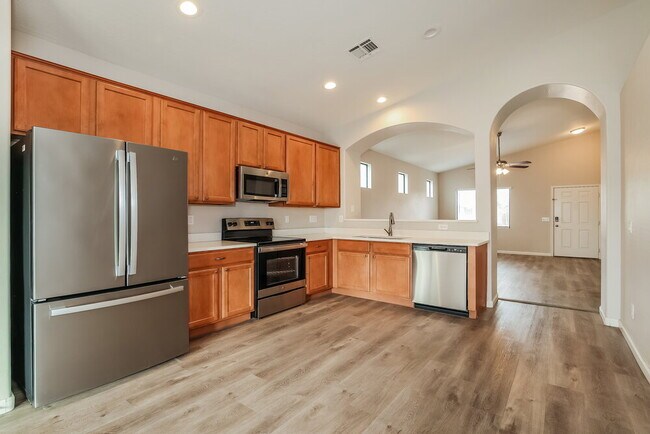 Building Photo - 2547 W Lynne Ave