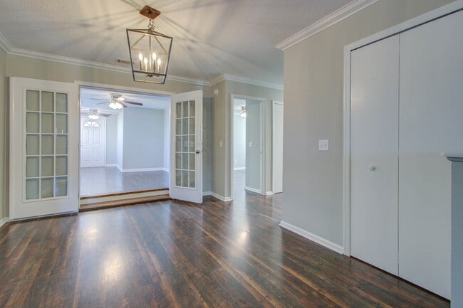 Building Photo - 156 Pecan Grove Ave