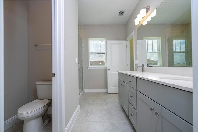 Building Photo - 16350 Hamlin Vw St