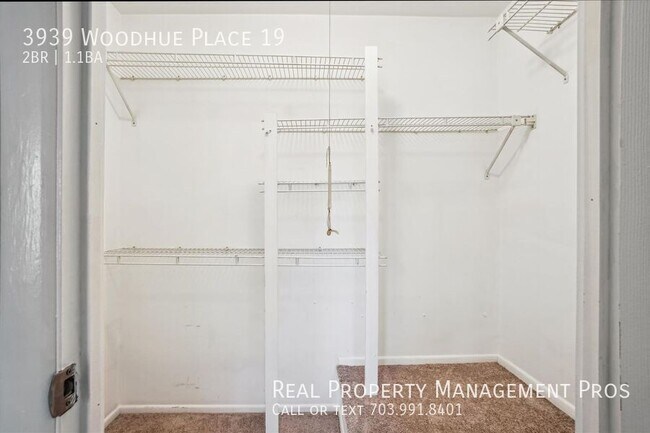 Building Photo - 3939 Woodhue Pl