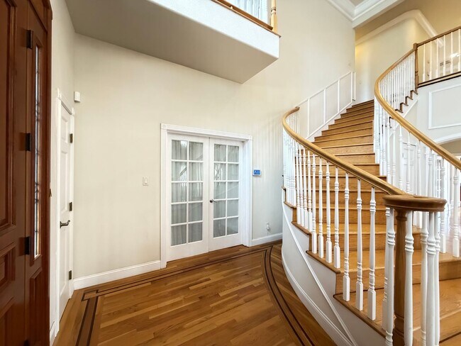 Building Photo - 738 Palmera Ct