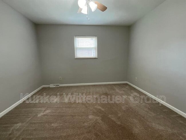 Building Photo - 304 S Hilgard St