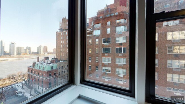 Building Photo - 20 Beekman Pl