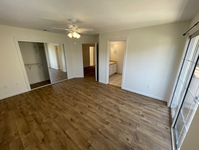 Building Photo - 4527 Hollister Ave