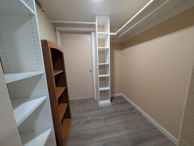 Building Photo - 3 bedroom 2 bath Pet-Friendly House with Amazing Backyard!