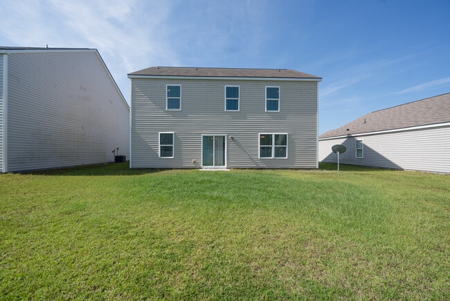 Building Photo - 135 Davila St