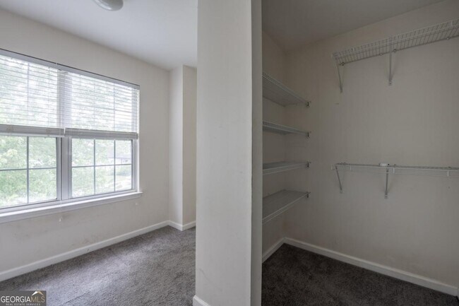 Building Photo - 7702 Parkside Dr
