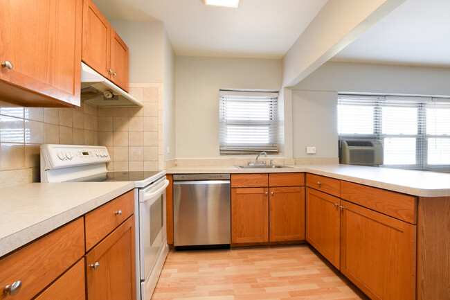 Building Photo - 4970 N Marine Dr
