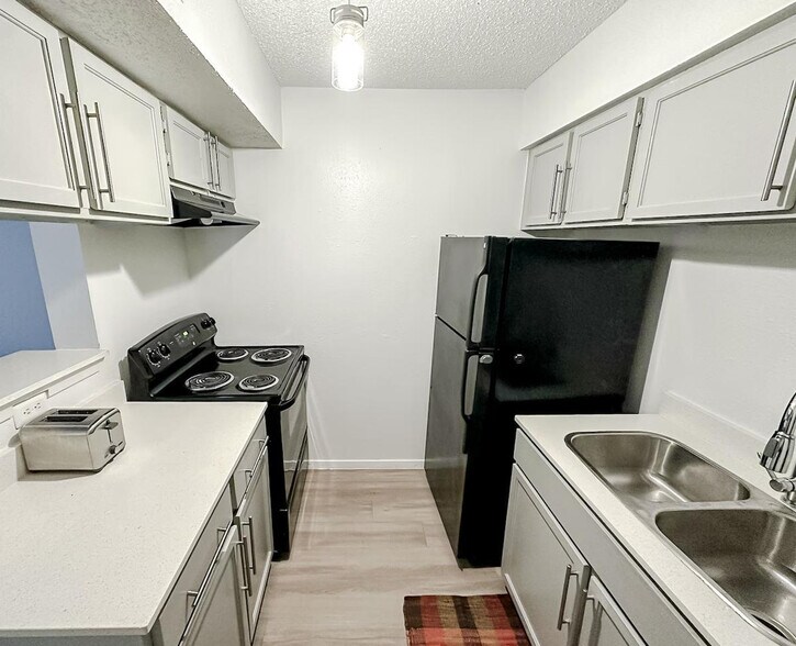 Building Photo - 1071 Clayton Ln