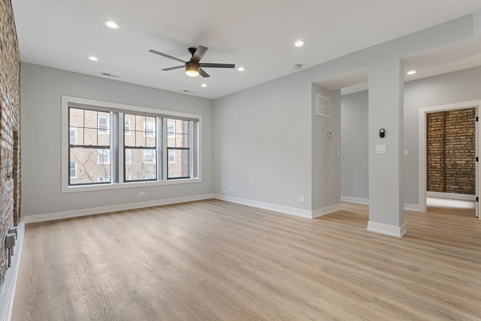 Building Photo - 7648 N Eastlake Ter