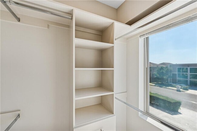 Building Photo - 15 Olympia Ave