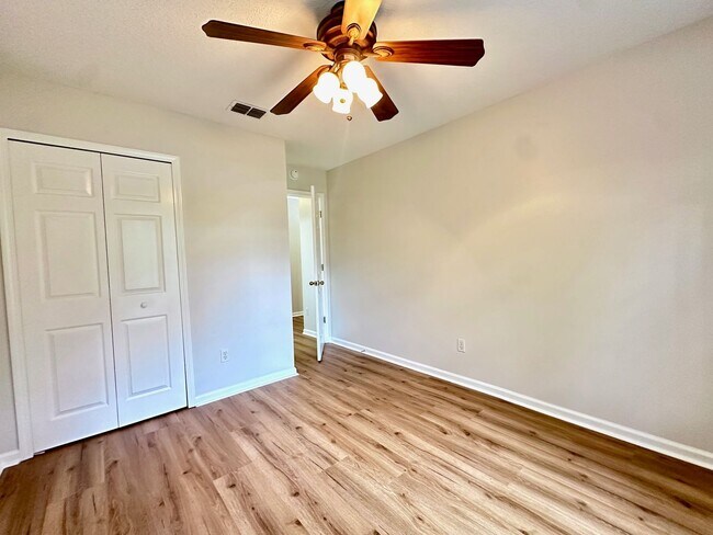 Building Photo - 5 minutes to the beach!  Remodeled Home!