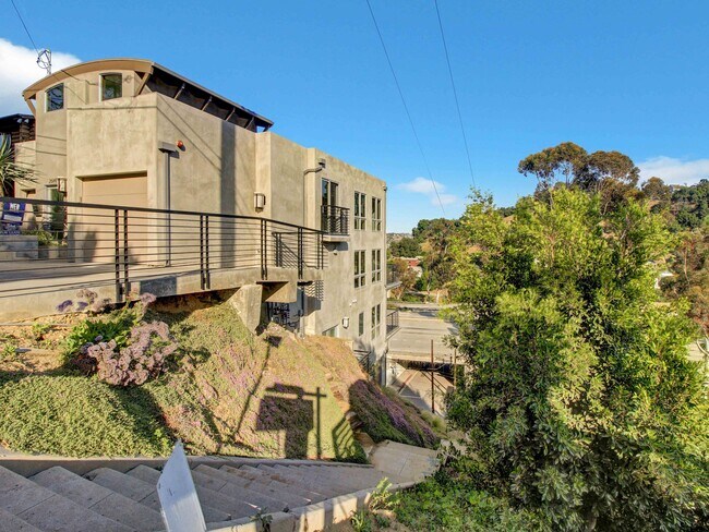 Building Photo - 2612 Corralitas Dr