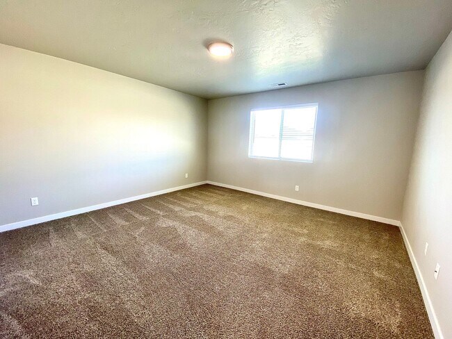 Building Photo - 3 Bedroom 2 Bath  PET FRIENDLY home in SW ...