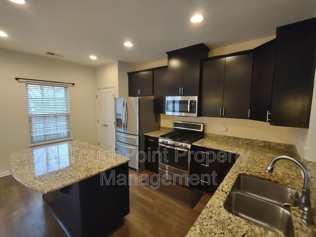 Building Photo - 4073 Zilker Park Dr