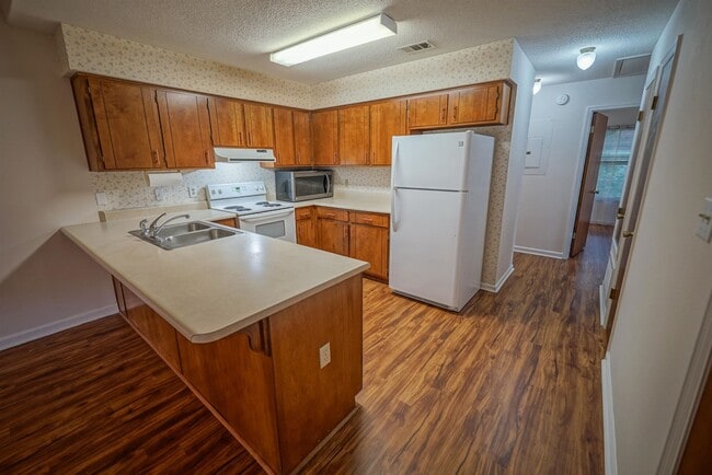 Building Photo - 910 Alliegood Ct