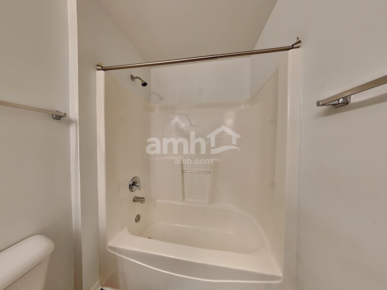 Building Photo - 1350 W Crane View Ct