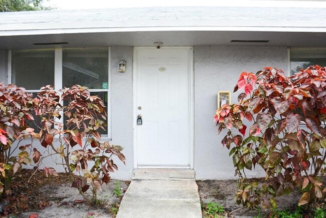 Building Photo - 1100 SW 4th Ave