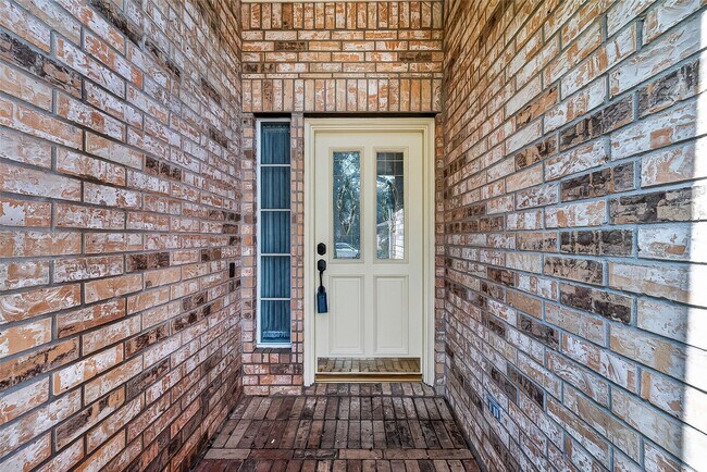 Building Photo - 23719 River Pl Dr