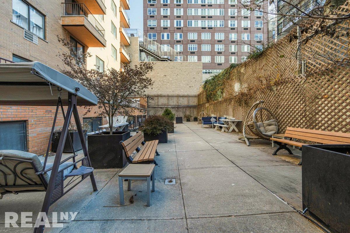 Building Photo - 394 E 8th St