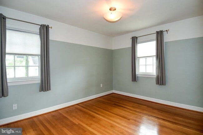 Building Photo - 1531 Patrick Henry Dr