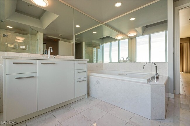 Building Photo - 222 Karen Ave