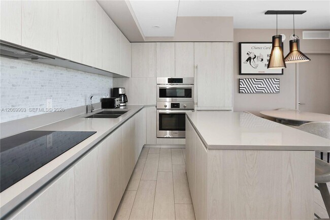 Building Photo - 4010 S Ocean Dr