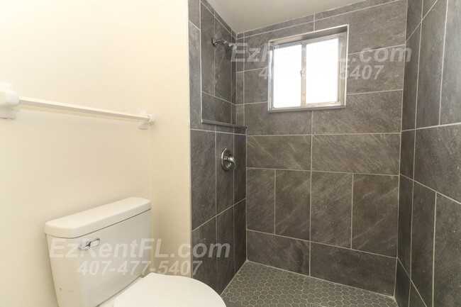 Building Photo - Recently Remodeled 3/2 in Orlando, FL - Mo...